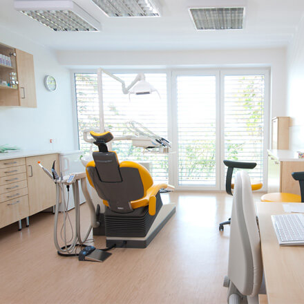 Private & cosmetic dentist in Kingston